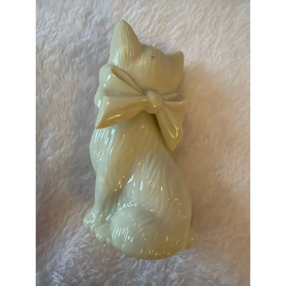 Vintage Avon White Cat Cologne Bottle Rhinestone Eyes Milk Glass Empty 4.5